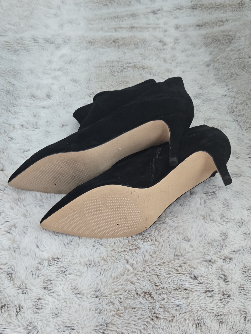 Neiman Marcus velvet shoes heeled - Picture 5 of 7